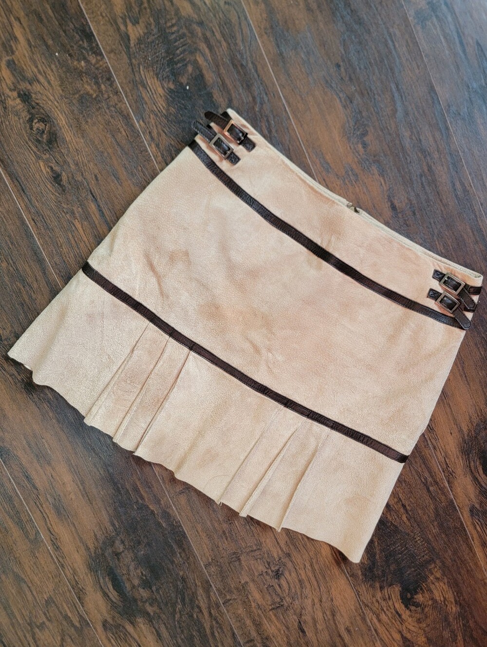 vintage tan beige suede patent leather pleated skirt schoolgirl kilt danier y2k